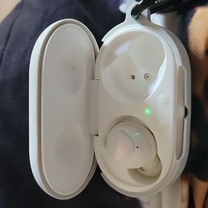 Galaxy Buds+ White **missing R earbud*
